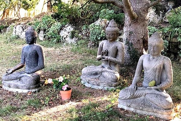 Buddha Statuen aus Stein